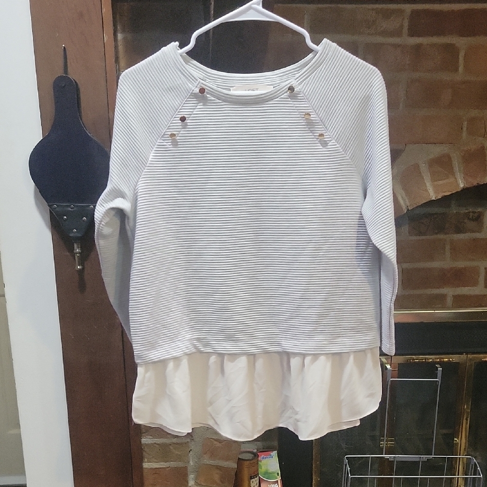 LOFT Women's Striped Gray and White Sweater